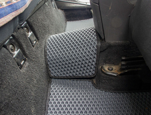 Фото - EVA коврики в салон авто EVAtech для Focus (C307) 3-doors MT Ford 2005-2010 2 поколение Htb EU FD32208CV5RBB