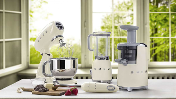 Фото - Кухонная машина Smeg SMF02CREU