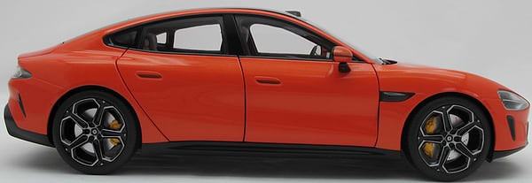 Фото - Коллекционная машинка 1:18 Xiaomi SU7 1/18 Lava Orange (BHR08KOGL)