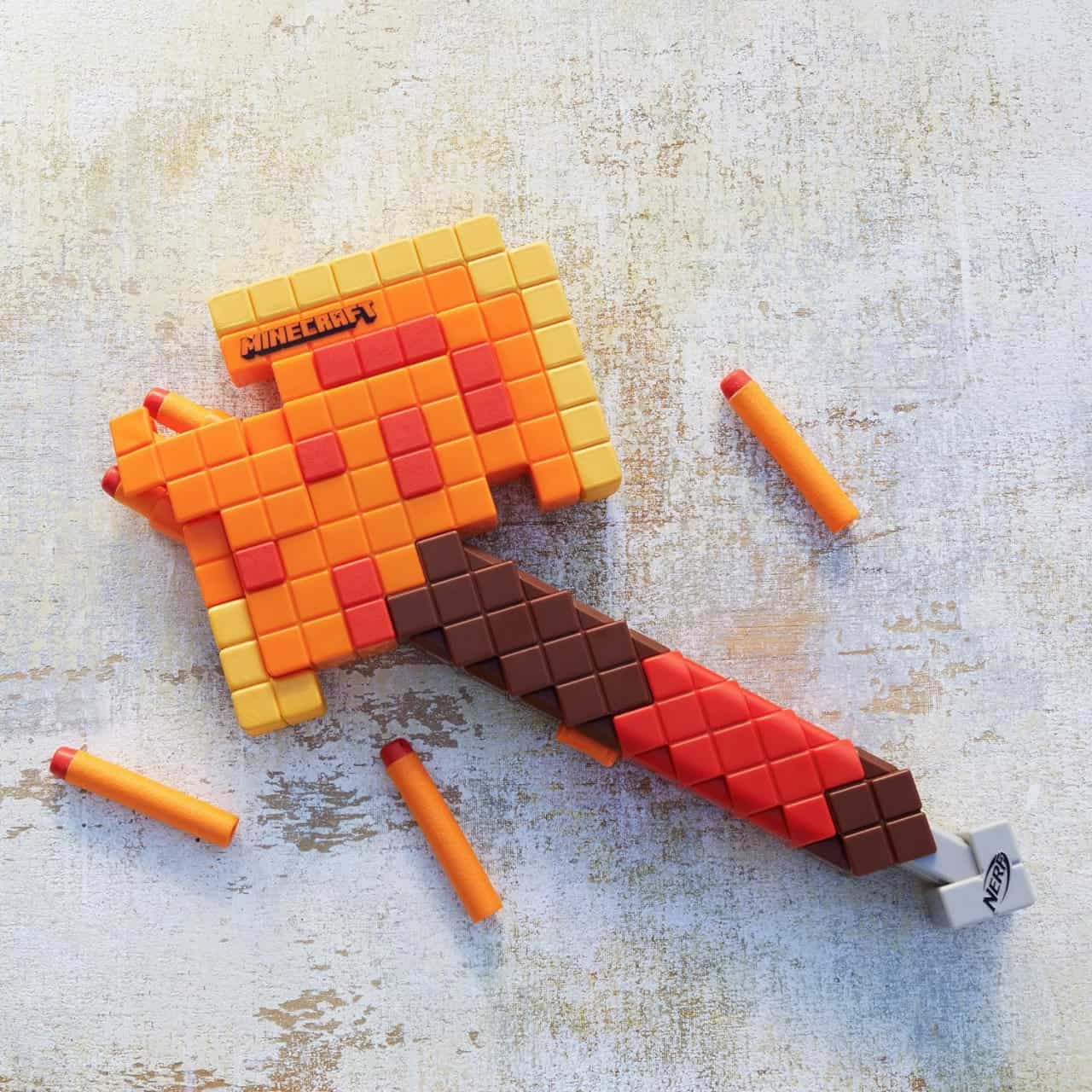 Фото - Бластер многозарядный Hasbro топор Nerf Firebrand серии Майнкрафт (F8953)