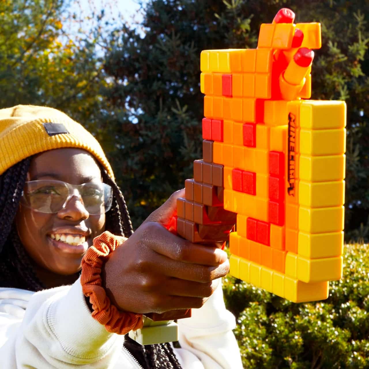 Фото - Бластер многозарядный Hasbro топор Nerf Firebrand серии Майнкрафт (F8953)