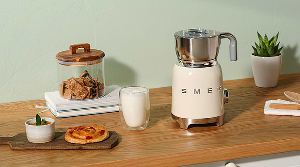 Фото - Модуль для збивання молока Smeg MFF11CREU