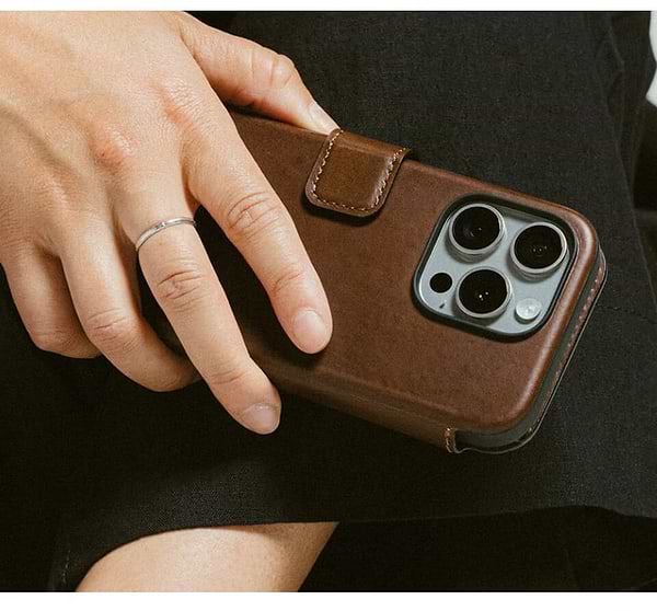 Фото - Чохол для смартфону Nomad Modern Leather Folio Rustic Brown Horween for iPhone 16 Pro (NM01676485)