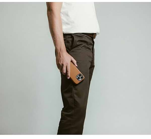 Фото - Чохол для смартфону Nomad Modern Leather Folio English Tan for iPhone 16 Pro Max (NM01673385)