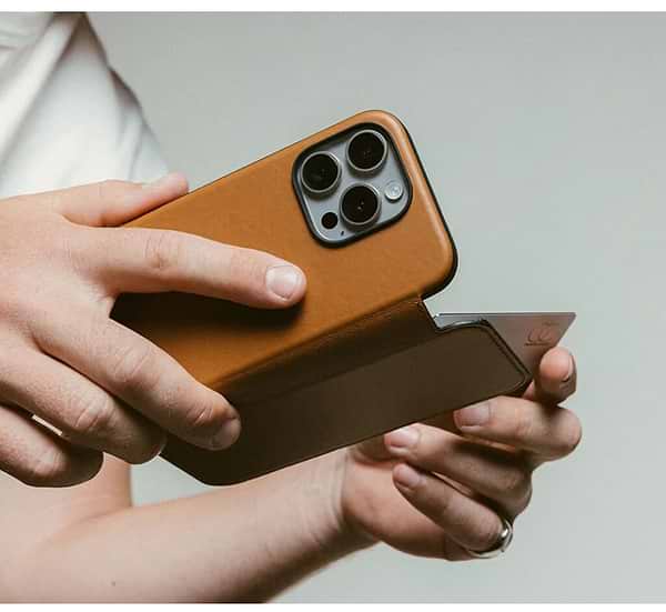 Фото - Чохол для смартфону Nomad Modern Leather Folio English Tan for iPhone 16 Pro Max (NM01673385)