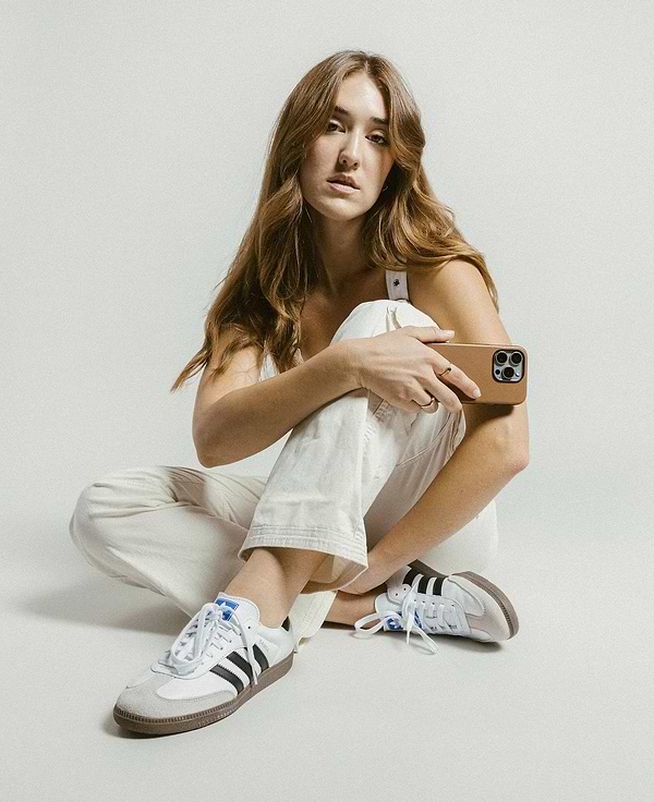 Фото - Чохол для смартфону Nomad Modern Leather English Tan for iPhone 16 Pro Max (NM01691785)