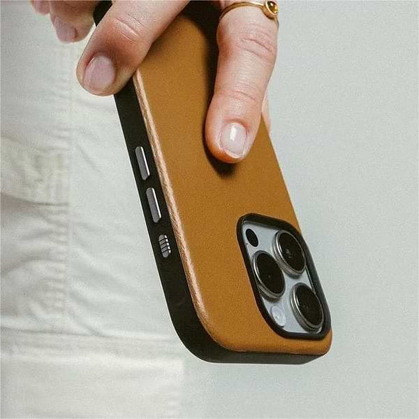 Фото - Чохол для смартфону Nomad Modern Leather English Tan for iPhone 16 Pro Max (NM01691785)