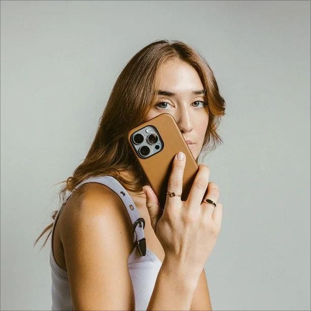 Фото - Чохол для смартфону Nomad Modern Leather English Tan for iPhone 16 Pro Max (NM01691785)