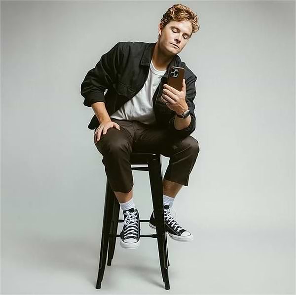 Фото - Чохол для смартфону Nomad Modern Leather Brown for iPhone 16 Pro (NM01696285)