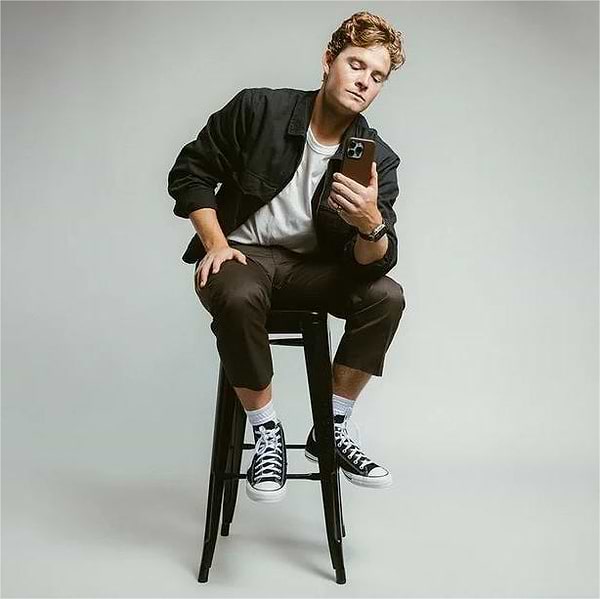 Фото - Чехол для смартфона Nomad Modern Leather Rustic Brown Horween for iPhone 16 Pro Max (NM01689485)