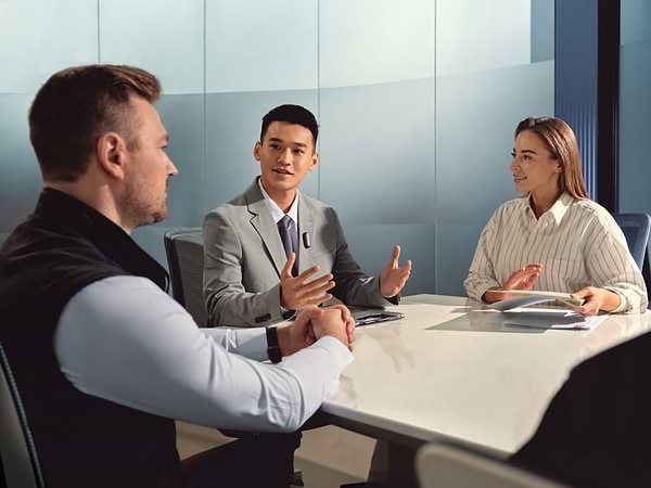 Фото - Диктофон Plaud.AI Note Pin Gray (PN0200-GR)