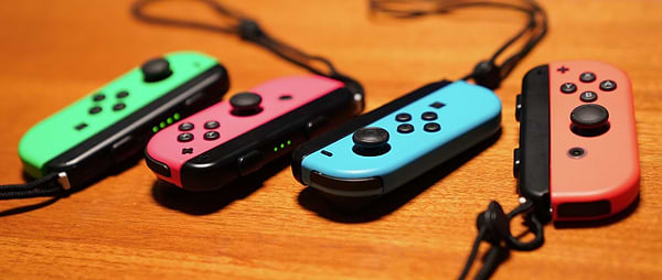Фото - Игровая приставка портативная Nintendo Switch (Neon Blue/Red)