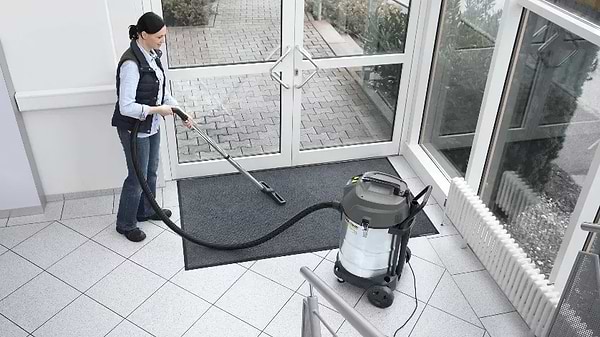 Фото - Пилосос для сухого прибирання без мішка Karcher NT 70/2 Me Classic (1.667-306.0)