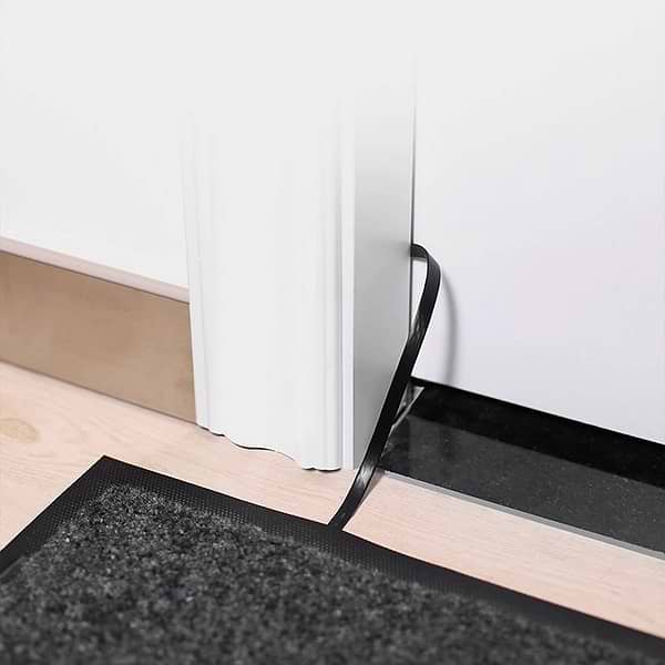 Фото - Кабель патч-корд UGREEN NW101 Cat 6 U/UTP Pure Copper Ethernet Flat Cable 5m Black (50187)