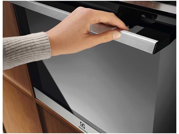 Фото - Духовой шкаф электрический Electrolux EOE8P38X