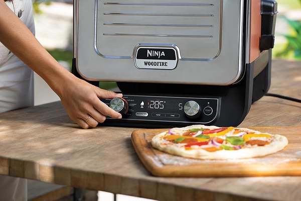 Фото - Піч електрична Ninja Woodfire OO101EU