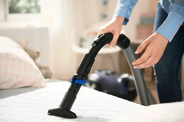 Фото - Уценка - Пылесос для сухой уборки с мешком Philips FC8781/09