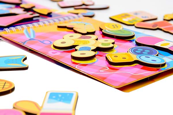 Фото - Настільна гра (5-7 років) PuzzleOk Розвиваючий альбом для дівчаток  (Puz-22921)