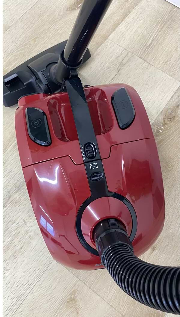 Фото - Пилосос для сухого прибирання з мішком Grunhelm GVC-100BR