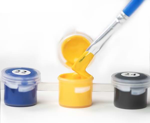 Фото - Картина за номерами Strateg Дівчина в зелені 40х50 см (GS665)