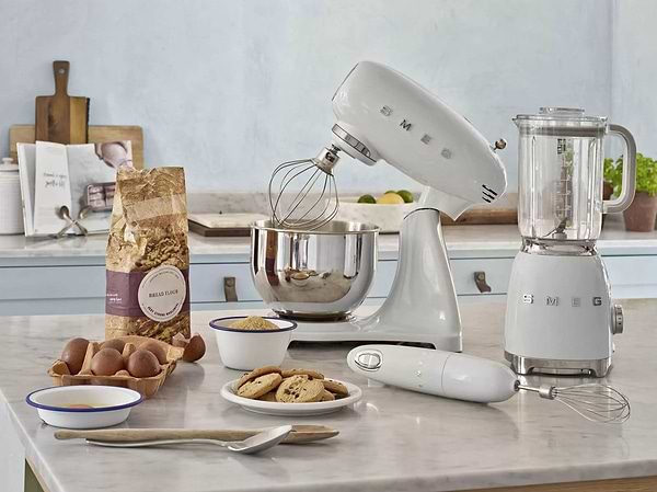 Фото - Блендер стаціонарний Smeg BLF03WHEU