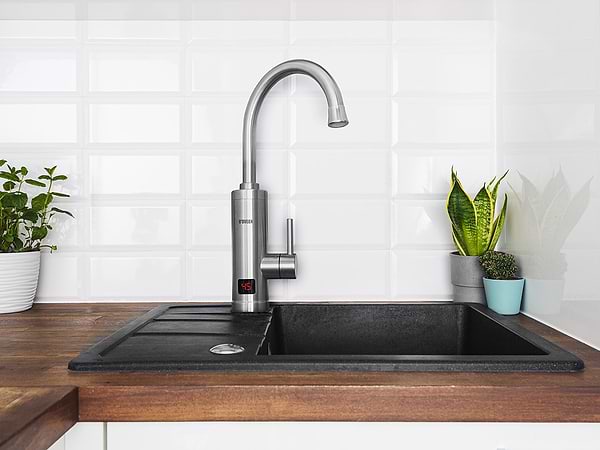 Фото - Водонагреватель проточный Noveen IWH850 INOX