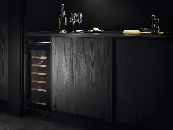 Фото - Винна шафа AEG AWUS020B5B