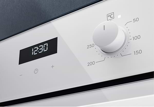 Фото - Духовой шкаф электрический Electrolux EOF5C50BV