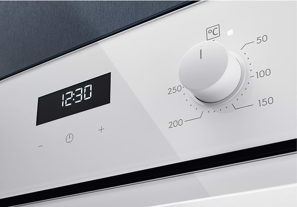 Фото - Духовой шкаф электрический Electrolux EOF5F50BV