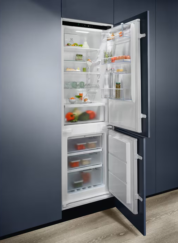 Фото - Холодильник Electrolux LNG7TE18S