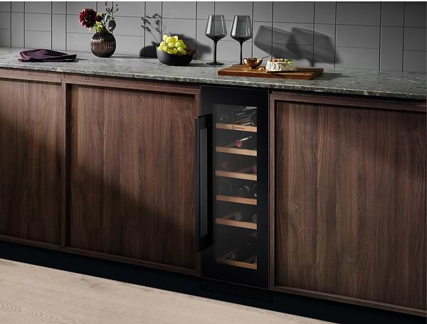 Фото - Винный шкаф Electrolux EWUS020B5B