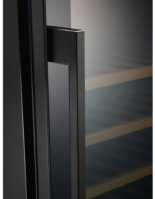 Фото - Винный шкаф Electrolux EWUS020B5B