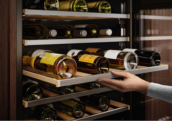 Фото - Винный шкаф Electrolux EWUS020B5B