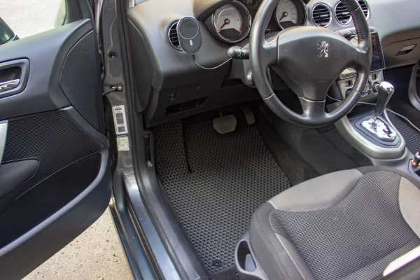 Фото - Килимки з екошкіри в салон авто передні EVAtech ECO для 308 5-doors AT Peugeot 2007-2013 1 покоління Htb EU PT3294AV2CP4BBB
