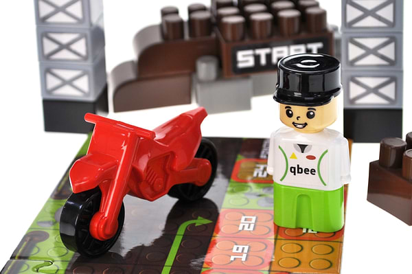 Фото - Пластиковий конструктор qbee "Block&Steps: Мототрек" + ходилка і меморі гра 3в1, 40дет.  (QB300-103)