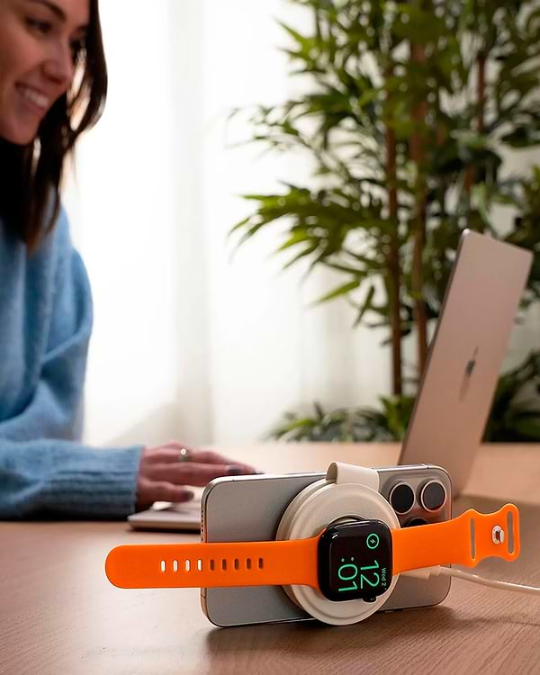 Фото - Бездротовий зарядний пристрій Satechi OntheGo 2-in-1 Wireless Charger Sand (ST-QTG21W)