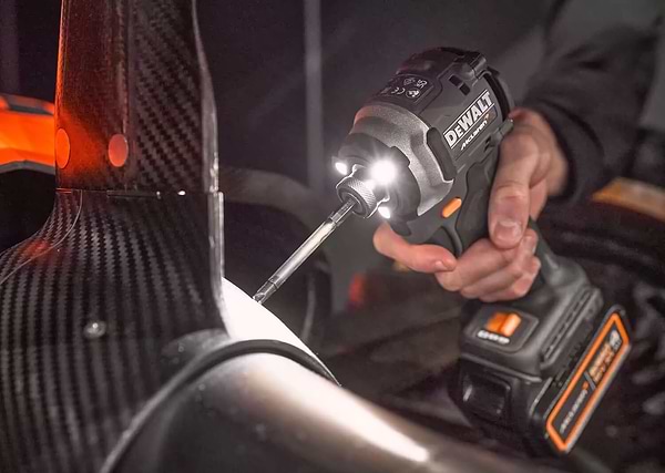 Фото - Набор электроинструментов DeWALT F1 TEAM LIMITED EDITION 18В XR Li-lon (DCK200MP2T)