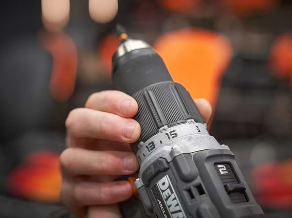 Фото - Набор электроинструментов DeWALT F1 TEAM LIMITED EDITION 18В XR Li-lon (DCK200MP2T)