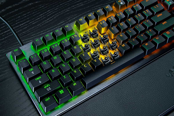 Фото - Клавіатура дротова ігрова Razer Huntsman V3 PRO 8KHz (RZ03-05530100-R3M1)