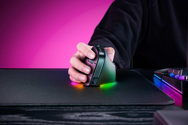 Фото - Мышь беспроводная игровая Razer Pro Click V2 Vertical Edition (RZ01-05250100-R3G1)