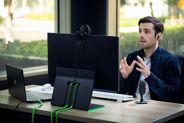 Фото - Микрофон для компьютера проводной Razer Seiren mini  (RZ19-03450100-R3M1)