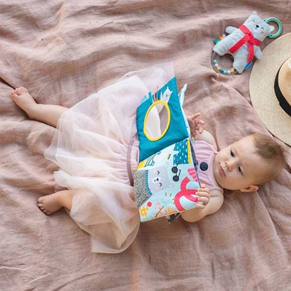 Фото - Книжка-іграшка Taf Toys для коляски колекції «Полярне сяйво» - ЩО НАДІНЕ ВЕДМЕДИК ПОЛ (12605)