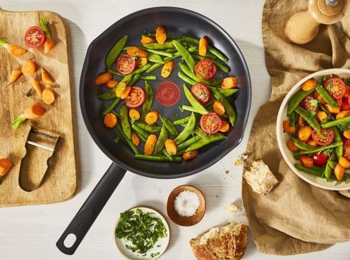 Фото - Сковорода универсальная Tefal B5580583 Day by Day 26 см