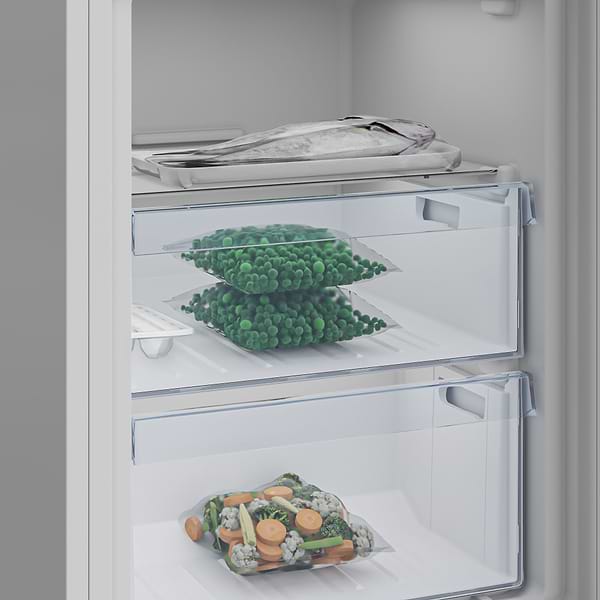 Фото - Холодильник Beko RCSA240K40WN