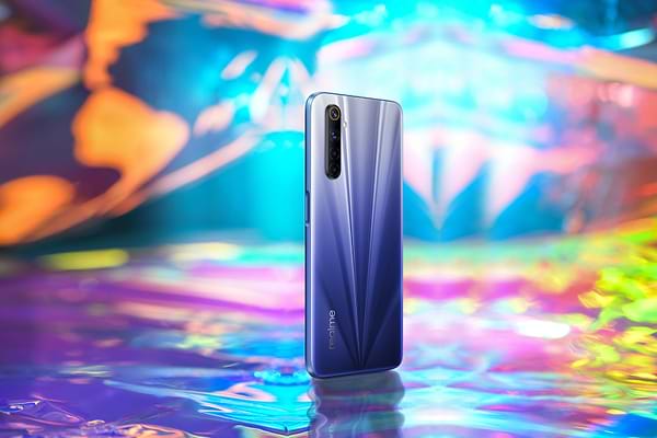 Фото - Смартфон realme 6 4/128Gb White