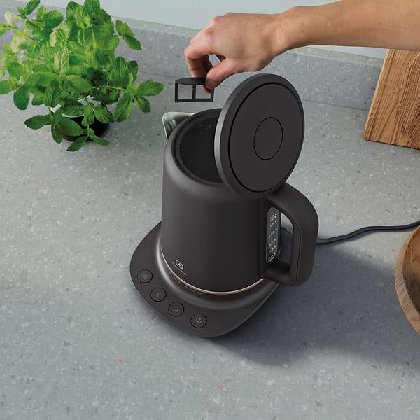 Фото - Електричний чайник Electrolux E7K1-6BP