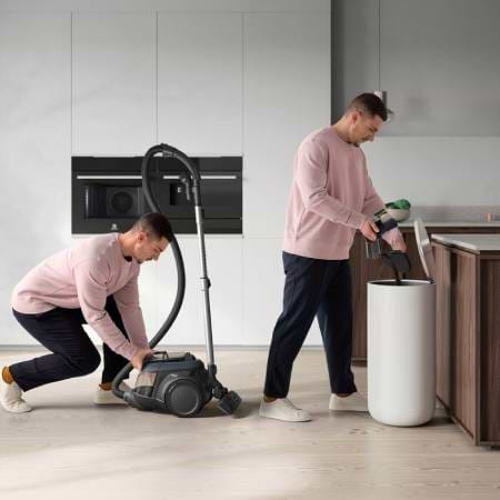 Фото - Пылесос для сухой уборки без мешка Electrolux EL61C3DB