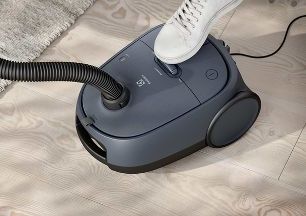 Фото - Пилосос для сухого прибирання з мішком Electrolux EB61C4DB