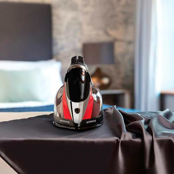 Фото - Утюг Russell Hobbs 25090-56 One Temperature Red