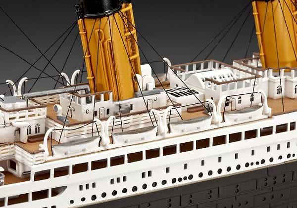 Фото - Набір для моделювання техніки Revell набір Лайнер Титанік. До 100-річчя споруди 1:400 (RVL-05715)